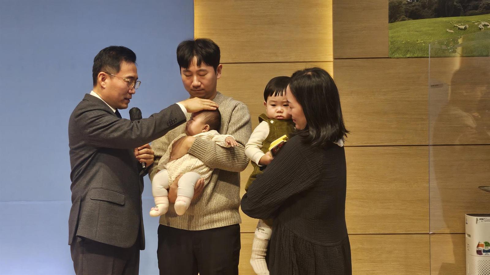 2025 첫 예배 유아 인사 사진 5