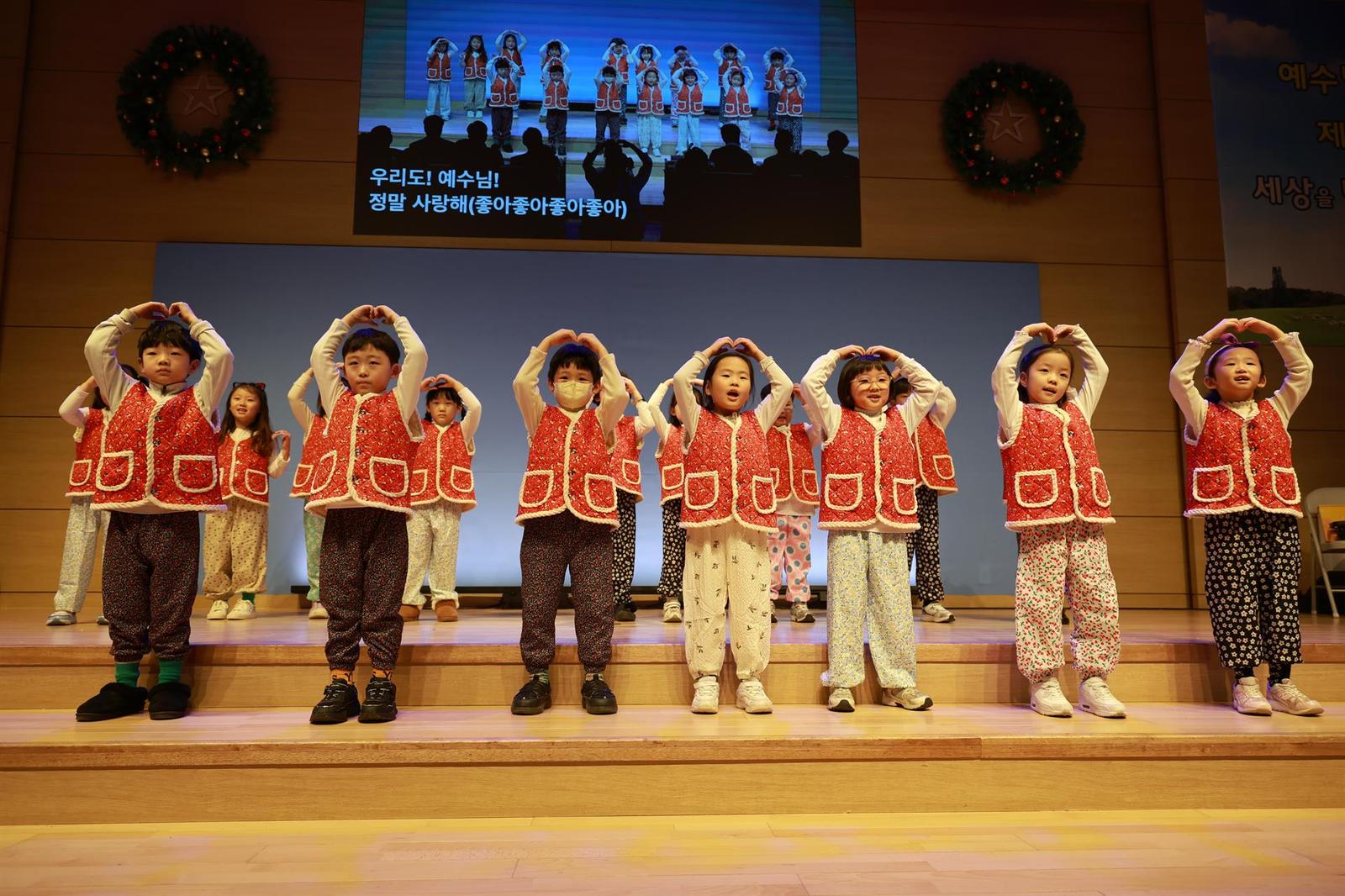 2025 성탄 축하예배 사진 17
