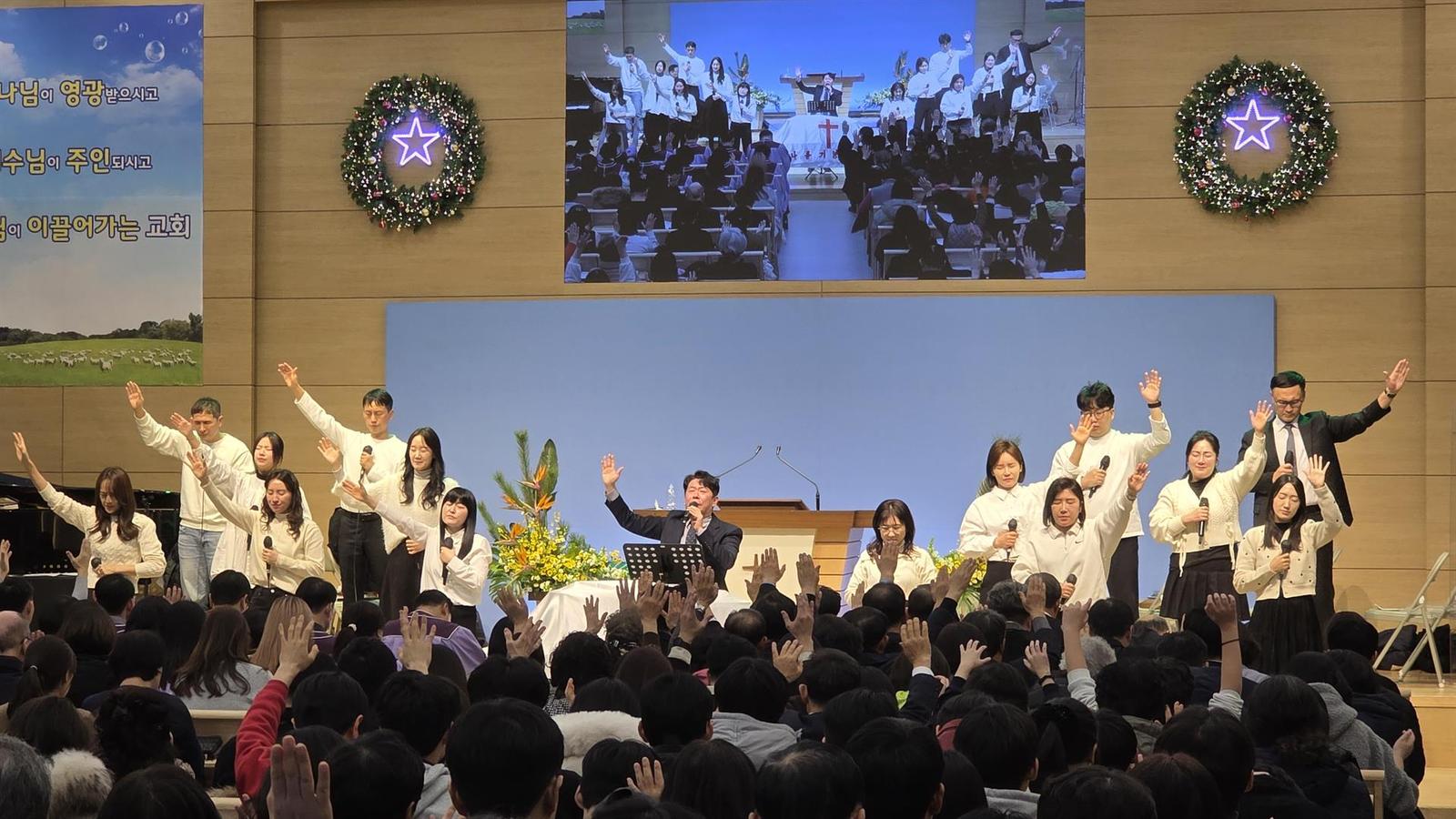 2025-26 송구영신예배 사진 3
