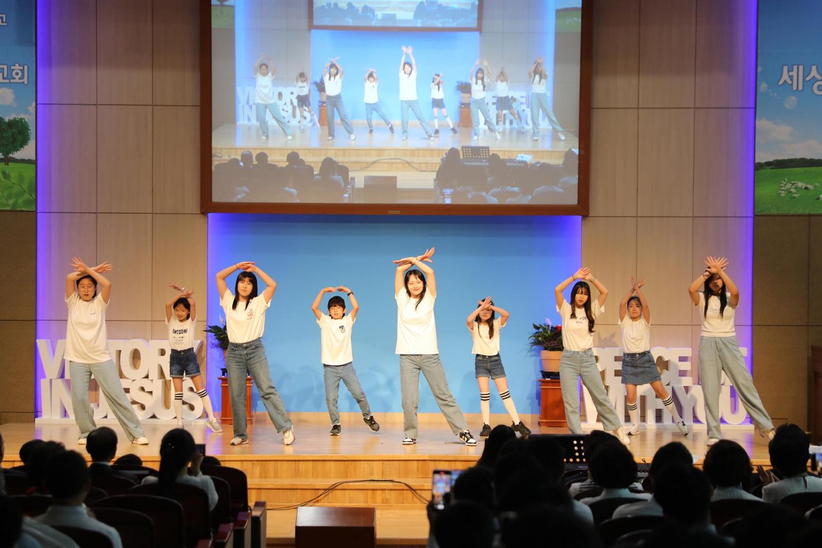 창립59주년 기념 '제3회 감사찬양제' 사진 50