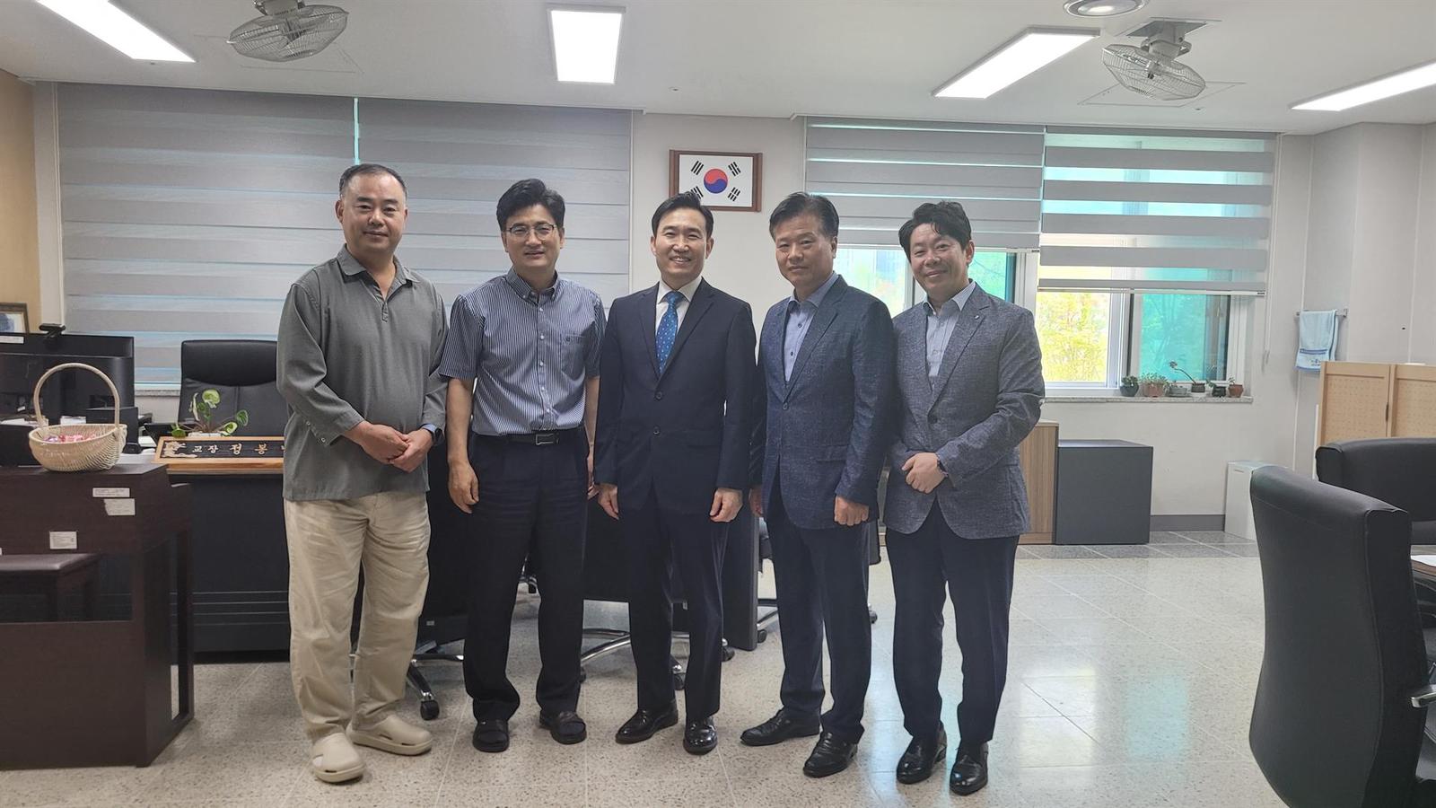 2024년 아람초등학교 발전기금 전달 사진 3
