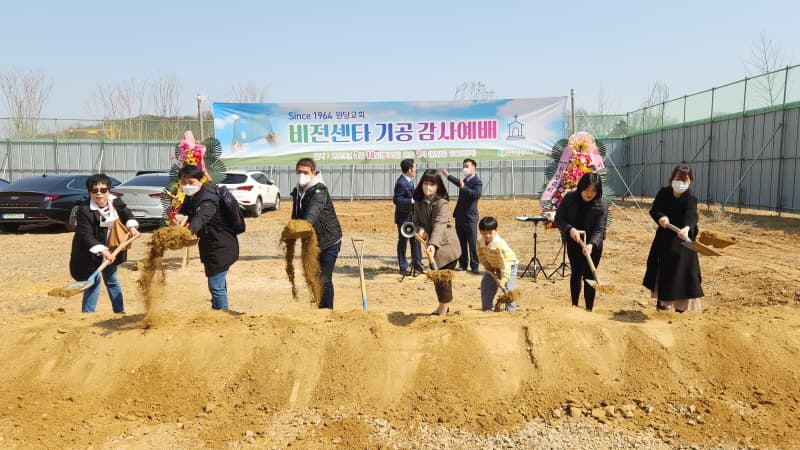 23년 비전센타 기공감사 예배 사진 60