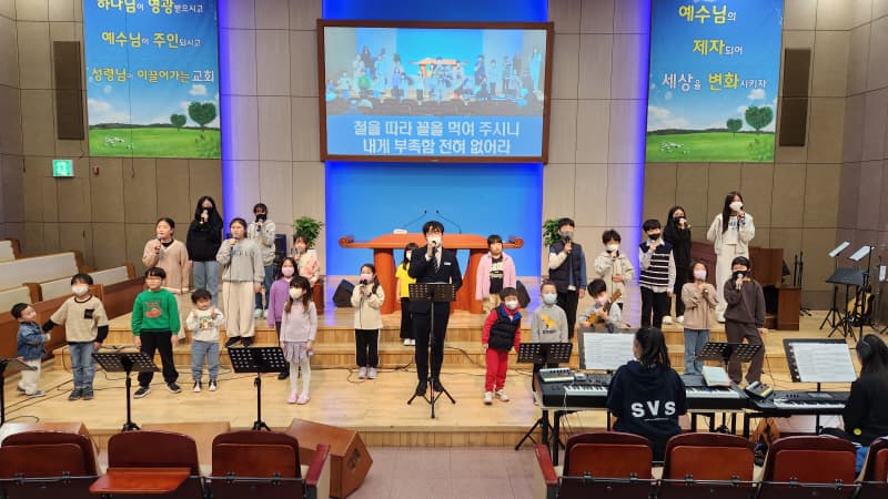 23년 4월 월삭예배 사진 8